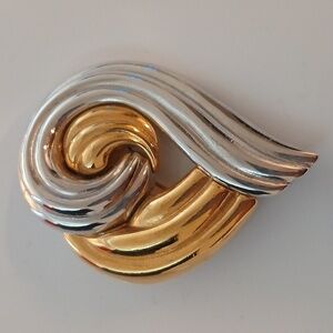 Vintage MONET TM Heart Gold & Silver Tone Intertwined Swirl Abstract Brooch Pin